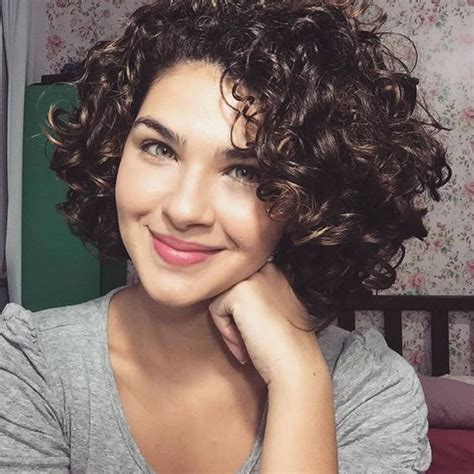 curly hairstyles with short hair